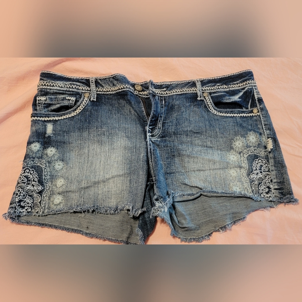 Maurice's 15/16 Jean shorts